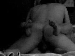 孤独的成熟婊子自己满足假阳具