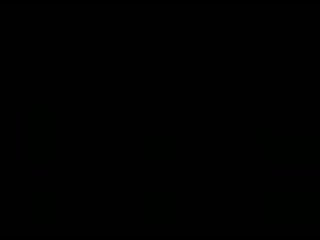 女孩乱搞一次与两个橡胶成员在网络摄像头前